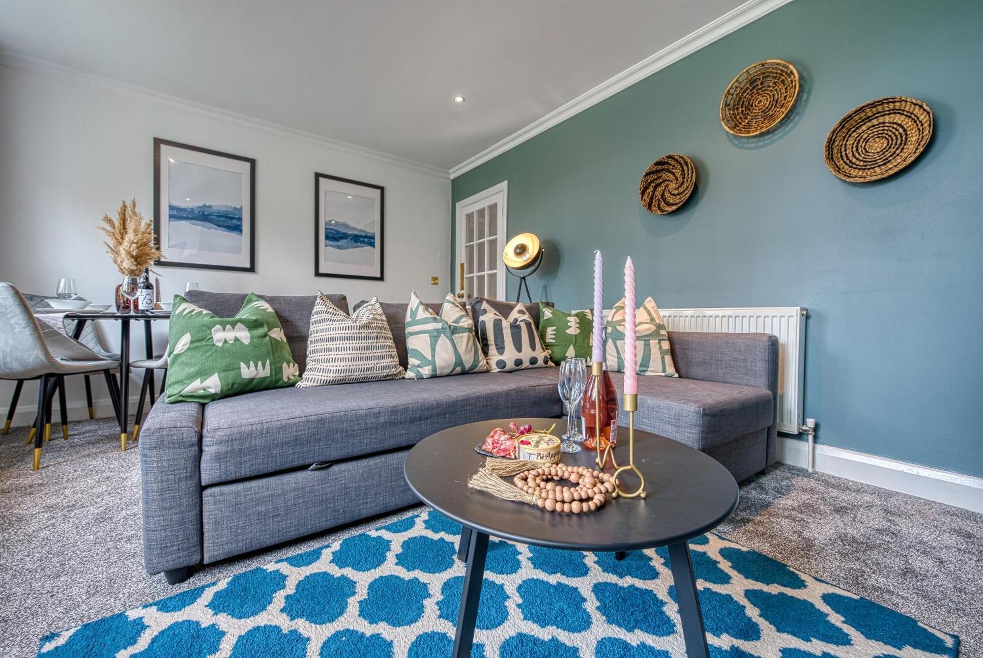 2 Bedroom Stylish Spacious Apt, Sleeps 6, Central Cheltenham, With Free Parking - By Blue Puffin Stays Kültér fotó