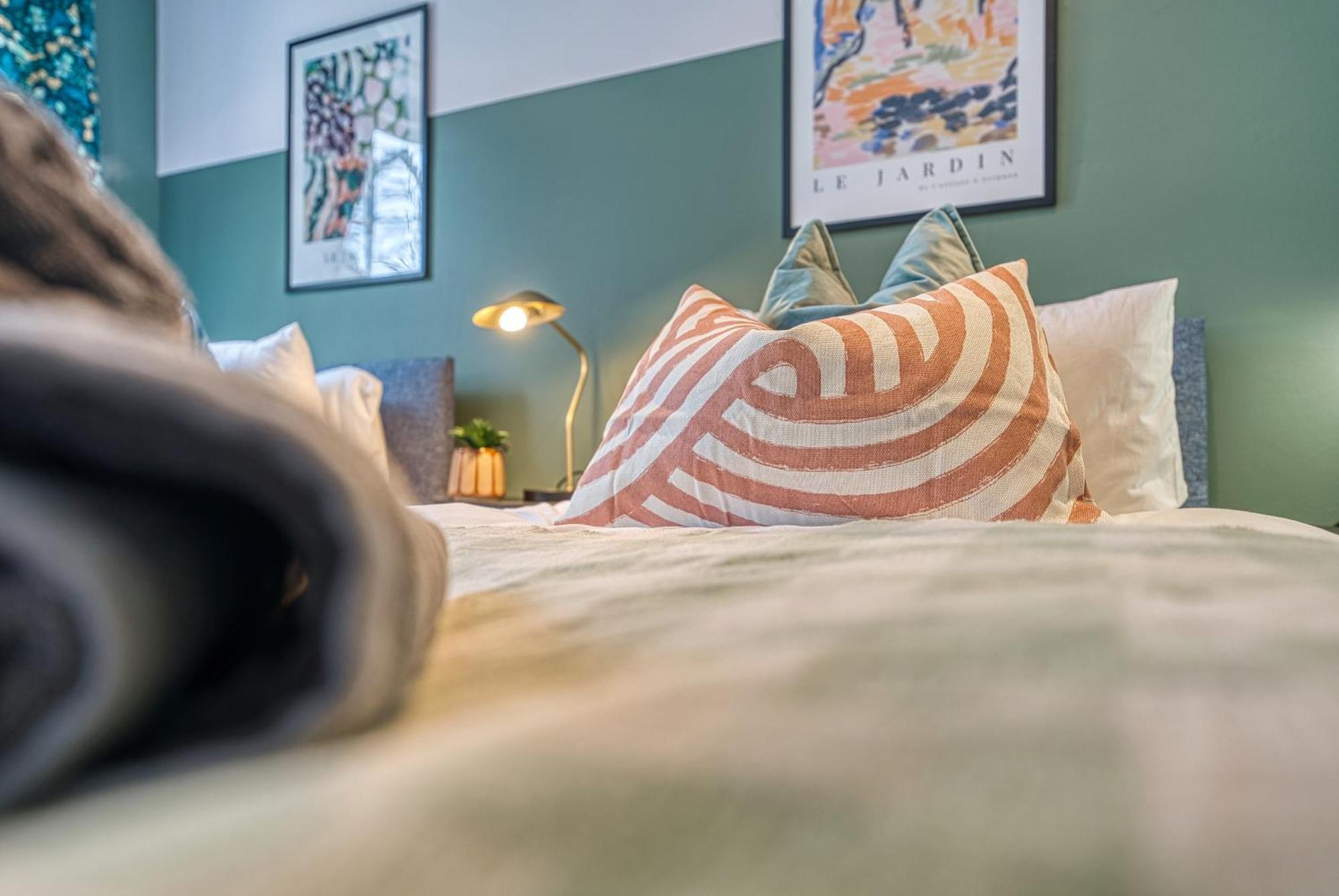 2 Bedroom Stylish Spacious Apt, Sleeps 6, Central Cheltenham, With Free Parking - By Blue Puffin Stays Kültér fotó