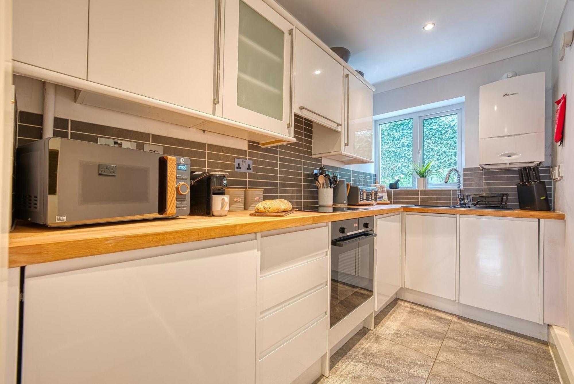 2 Bedroom Stylish Spacious Apt, Sleeps 6, Central Cheltenham, With Free Parking - By Blue Puffin Stays Kültér fotó