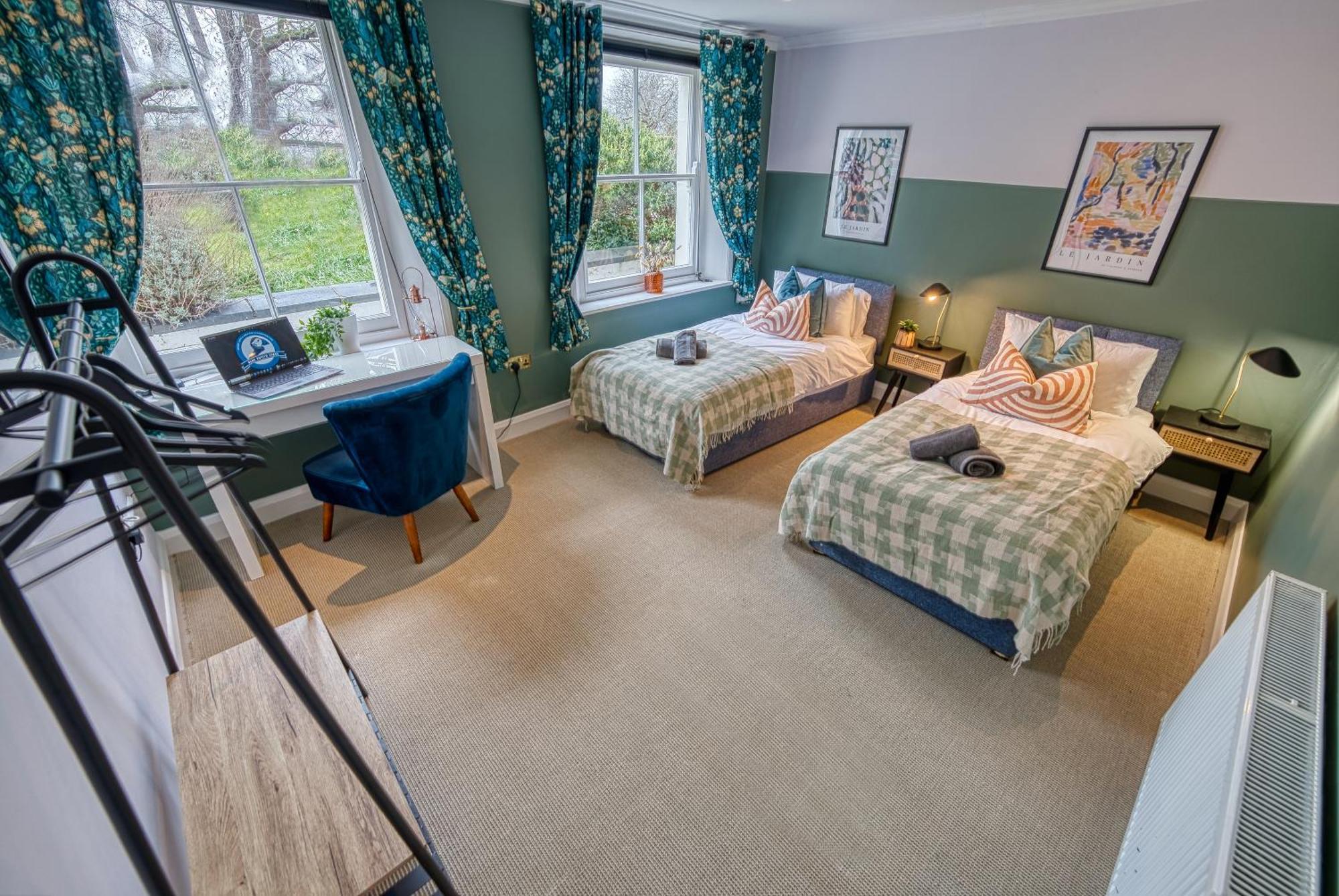 2 Bedroom Stylish Spacious Apt, Sleeps 6, Central Cheltenham, With Free Parking - By Blue Puffin Stays Kültér fotó